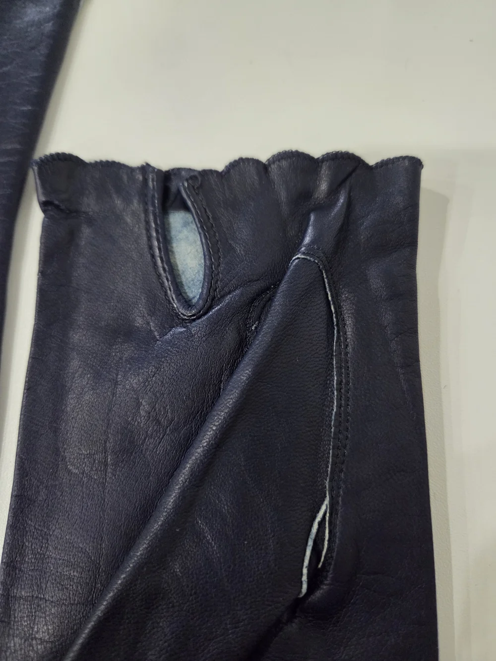 ALEXETTE BACMO Vintage Navy Leather Gloves - Elegant Winter Accessory